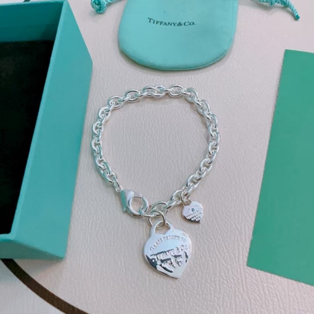 Tiffany & Co. Silver Heart Charm Bracelet - Picture 5 of 6